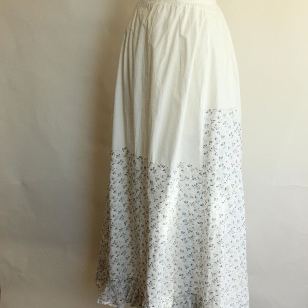 Vintage Antique 1890s Skirt, Victorian Gray and White Floral Cotton with Ruffle - Picture 8 of 10